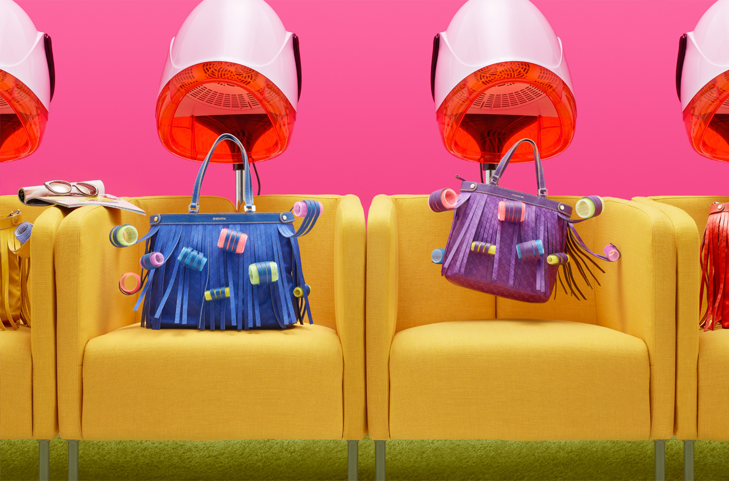 Vogue_Accessory_caschi